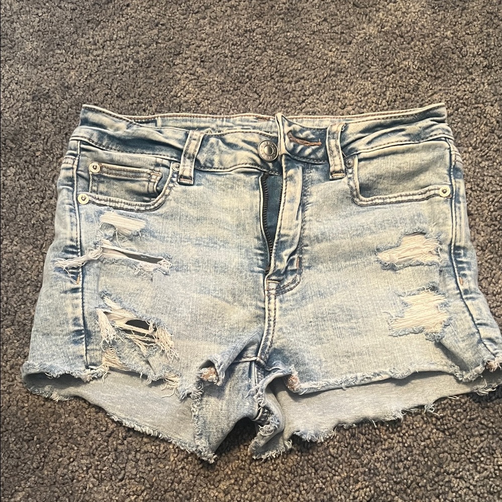 Light Wash Distressed Denim Women’s Shorts shortie